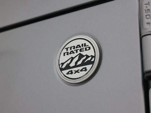 Used 2020 Jeep Wrangler Unlimited Sahara AWD/4WD image 11