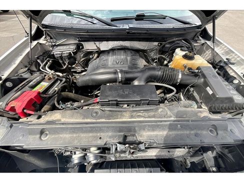Used 2012 Ford F150 Lariat w/ Lariat Chrome Pkg image 10