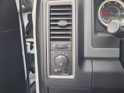 Used 2019 RAM 1500 Express RWD image 30