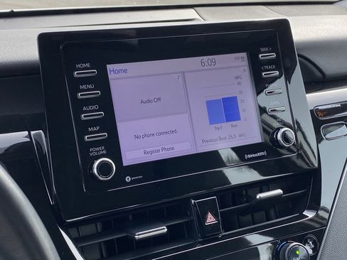 Used 2023 Toyota Camry SE image 10