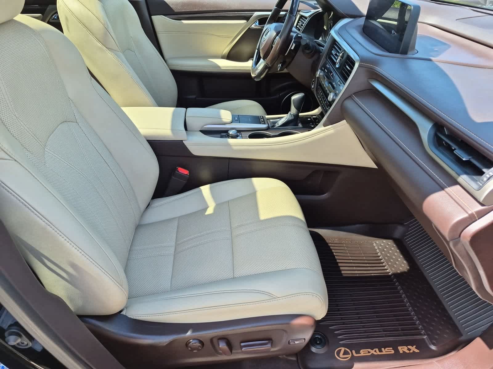Used 2020 Lexus RX 450h AWD w/ Luxury Package image 23