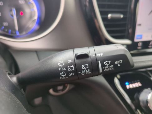 New 2027 Chrysler Pacifica Select FWD image 25