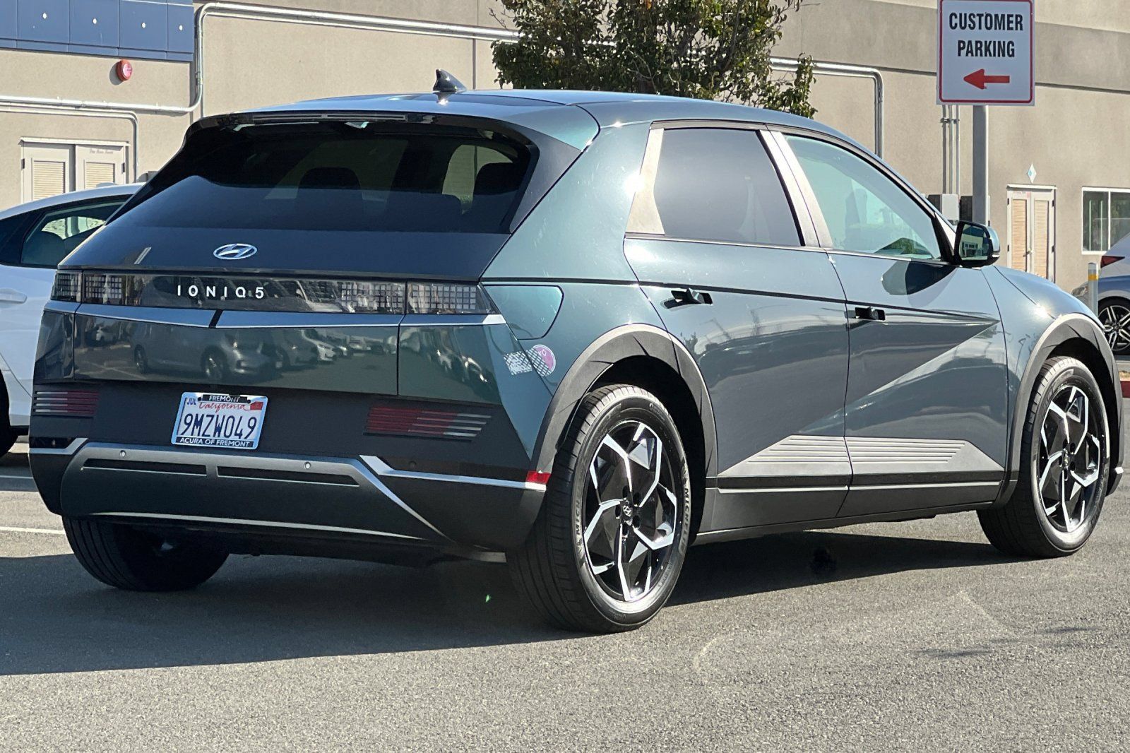 Used 2024 Hyundai Ioniq 5 SE RWD image 4