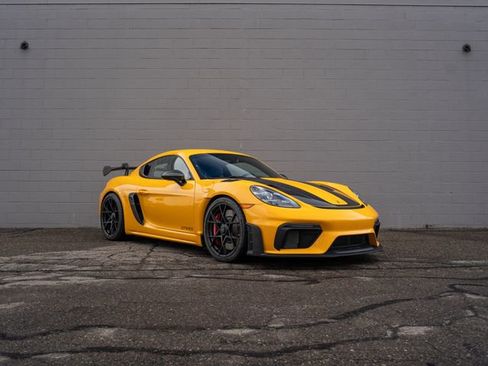 Used 2024 Porsche 718 Cayman GT4 RS RWD image 9