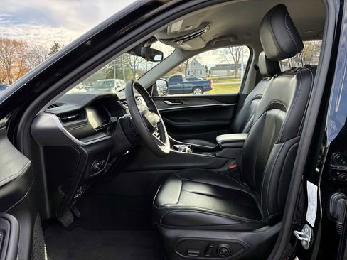 Used 2023 Jeep Grand Cherokee Limited image 20