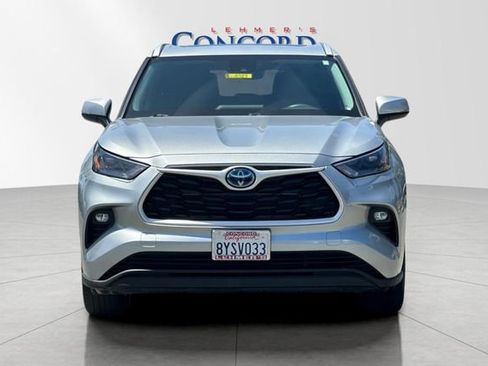 Used 2022 Toyota Highlander XLE AWD/4WD image 9