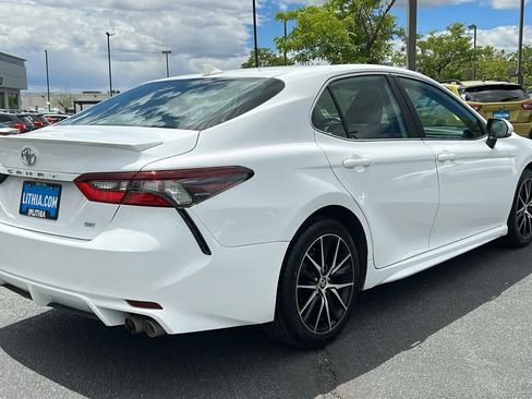 Used 2022 Toyota Camry SE FWD image 5