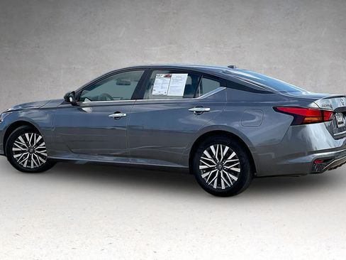 Used 2025 Nissan Altima 2.5 SV FWD image 4
