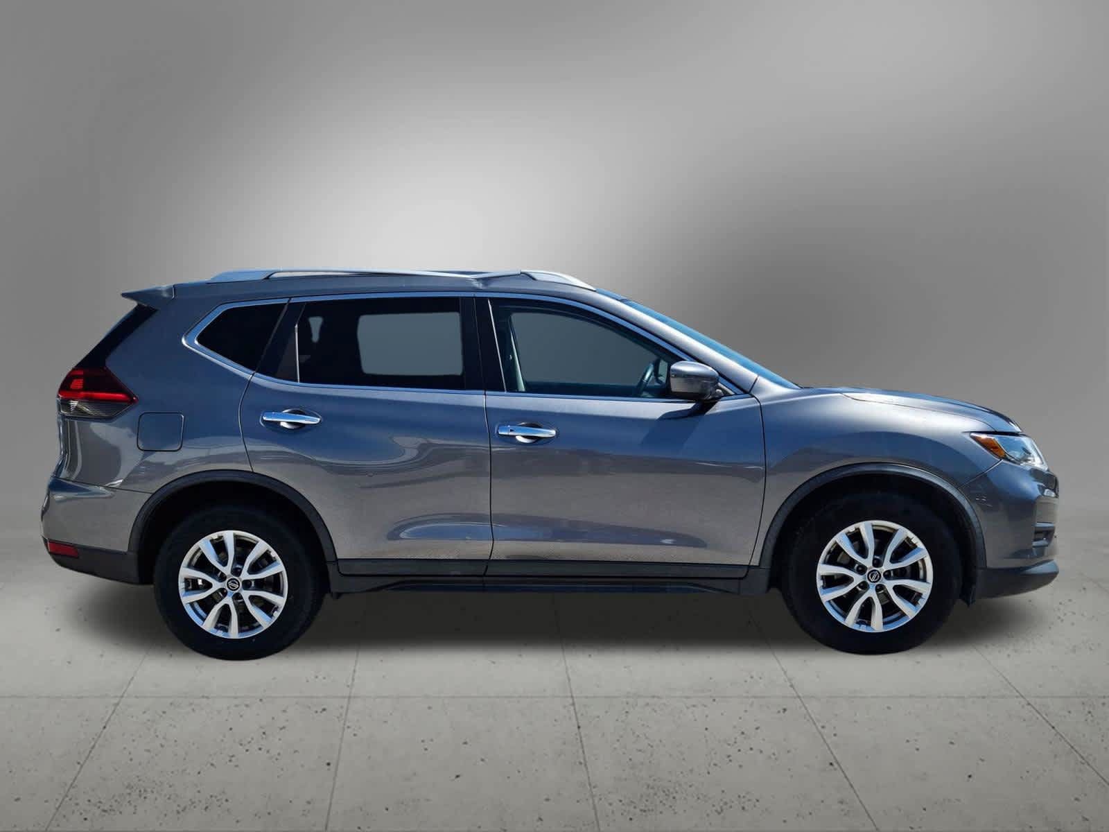 Used 2018 Nissan Rogue SV FWD image 7