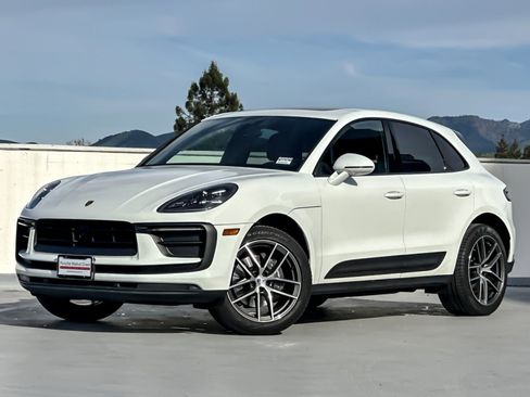 Certified 2024 Porsche Macan image 1