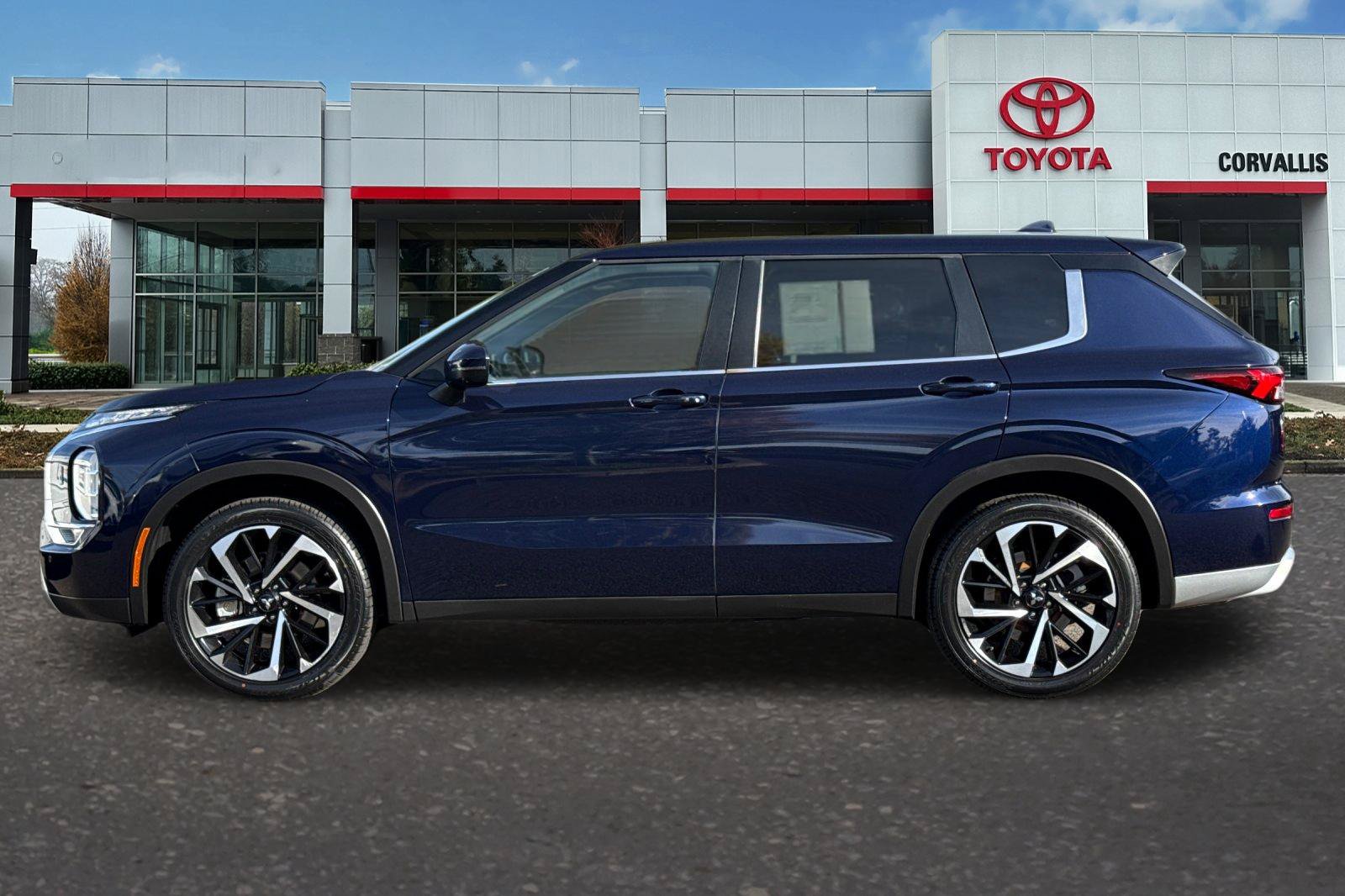 Used 2024 Mitsubishi Outlander SE AWD/4WD image 7