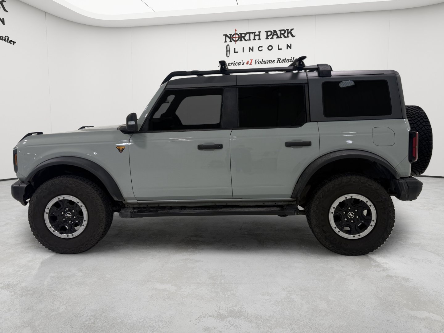 Used 2023 Ford Bronco Badlands AWD/4WD image 2