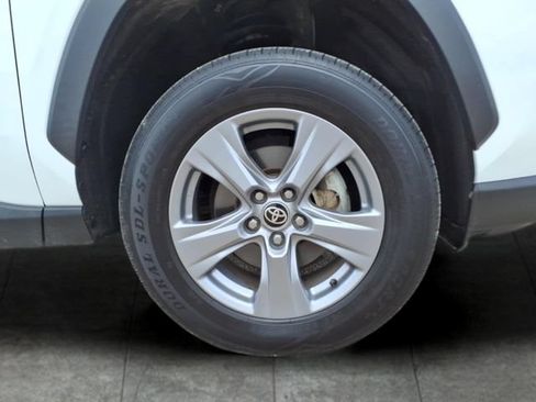 Used 2022 Toyota RAV4 XLE AWD/4WD image 9