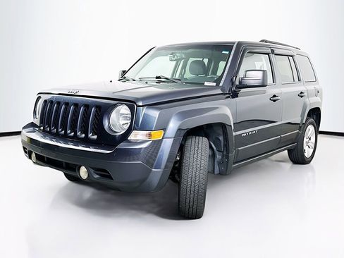Used 2014 Jeep Patriot Latitude AWD/4WD image 2