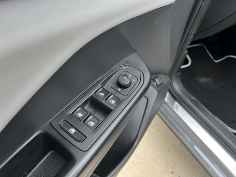 Used 2022 Volkswagen Taos SE FWD image 14