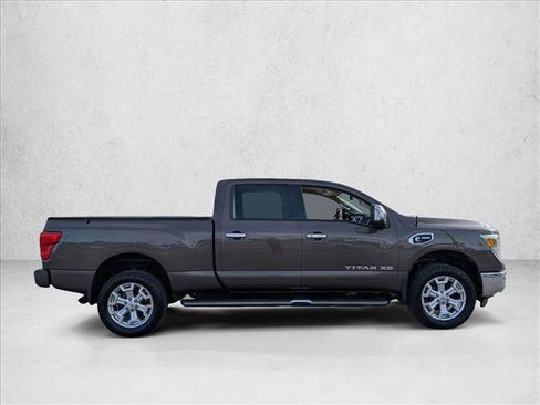 Used 2017 Nissan Titan SL image 4