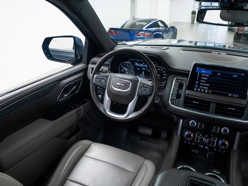Used 2021 GMC Yukon SLT w/ SLT Premium Package image 10
