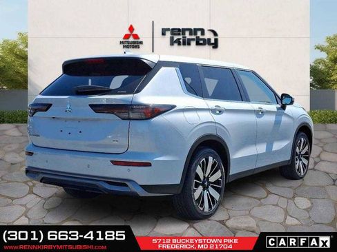 New 2025 Mitsubishi Outlander SE image 4