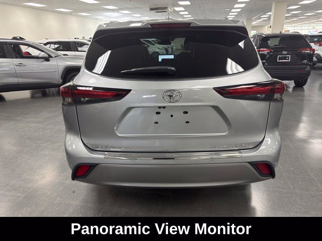Used 2024 Toyota Highlander Platinum AWD/4WD image 6