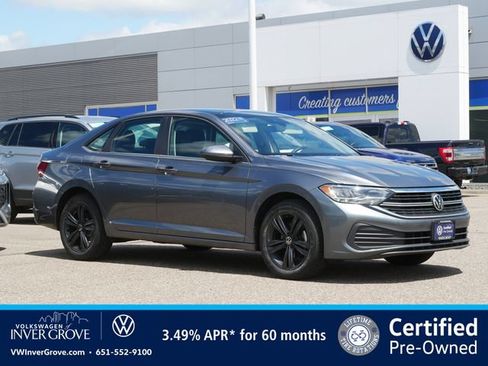 Certified 2022 Volkswagen Jetta SE FWD image 1