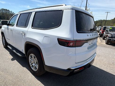 Used 2024 Jeep Wagoneer 4WD image 10