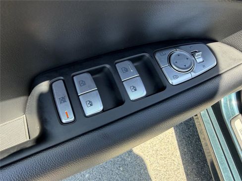 Used 2023 Genesis G70 2.0T AWD/4WD image 16