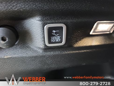 Used 2023 Jeep Grand Cherokee L Limited w/ Black Appearance Package AWD/4WD image 9