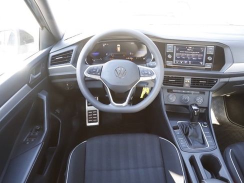 Used 2023 Volkswagen Jetta Sport image 17