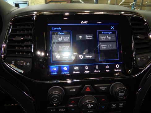 Used 2021 Jeep Grand Cherokee SRT image 27