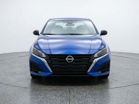 Used 2025 Nissan Altima 2.5 SV image 2
