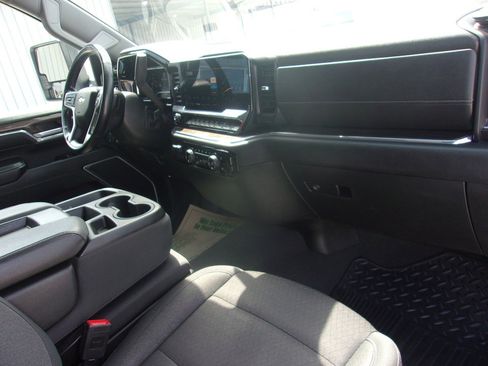 Used 2024 Chevrolet Silverado 2500 LT AWD/4WD image 11