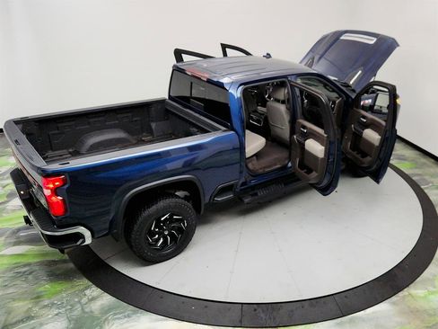 Used 2020 Chevrolet Silverado 2500 LTZ w/ LTZ Plus Package image 38