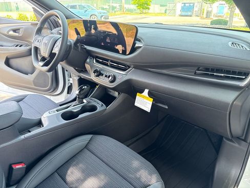 New 2026 Buick Envista Preferred FWD image 32