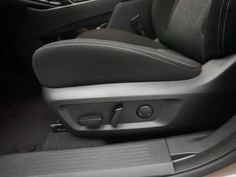 Certified 2025 Nissan Rogue SV image 29