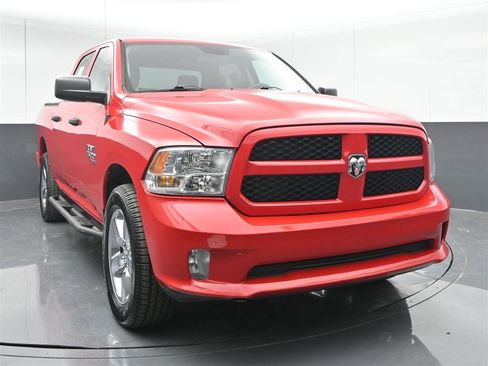 Used 2019 RAM 1500 Express w/ Express Value Package AWD/4WD image 2