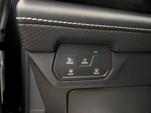 Used 2024 Volkswagen Atlas SE AWD/4WD image 23