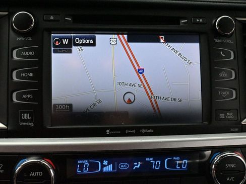 Used 2019 Toyota Highlander Limited AWD/4WD image 25
