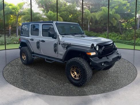 Used 2019 Jeep Wrangler Unlimited Sport S AWD/4WD image 3