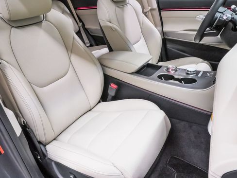 Certified 2026 Genesis GV70 2.5T Select AWD/4WD image 15