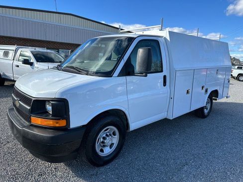 Used 2017 Chevrolet Express 3500 image 2