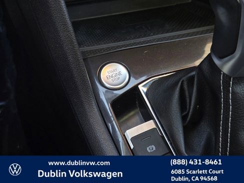 Used 2023 Volkswagen Tiguan SE w/ Panoramic Sunroof Package FWD image 18