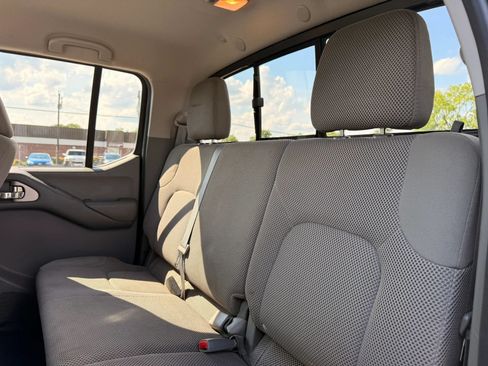 Used 2014 Nissan Frontier SV w/ SV Value Truck Package RWD image 17