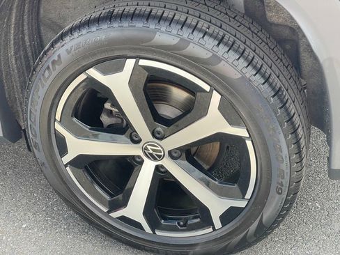 Certified 2025 Volkswagen Tiguan SE AWD/4WD image 8