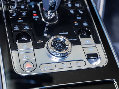 Certified 2024 Bentley Flying Spur V8 AWD/4WD image 51