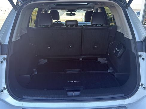 Used 2024 Nissan Rogue Platinum image 4