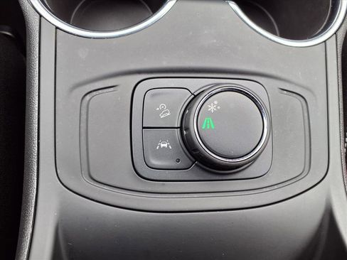 Used 2024 GMC Terrain SLE image 15