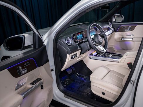 New 2025 Mercedes-Benz GLB 250 image 10
