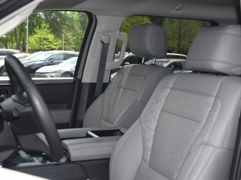 Used 2024 Toyota Tundra Limited AWD/4WD image 12