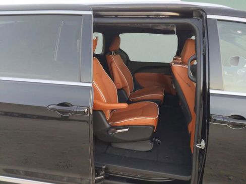 New 2026 Chrysler Pacifica Pinnacle image 27