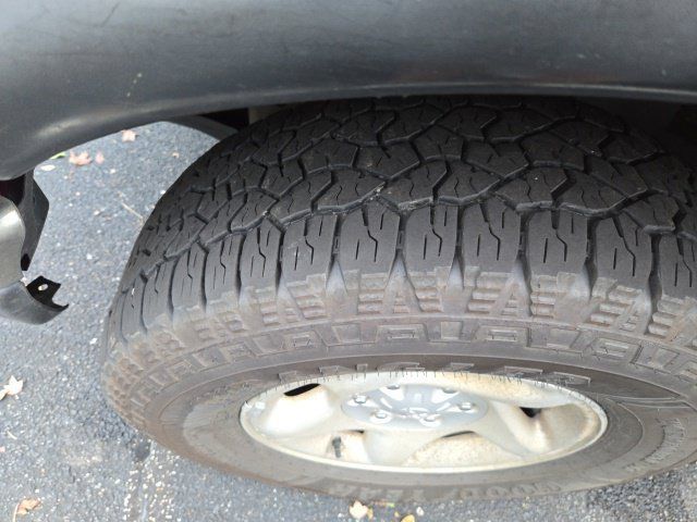 Used 2004 Toyota Tacoma 4x4 Xtracab w/ SR5 Pkg image 8